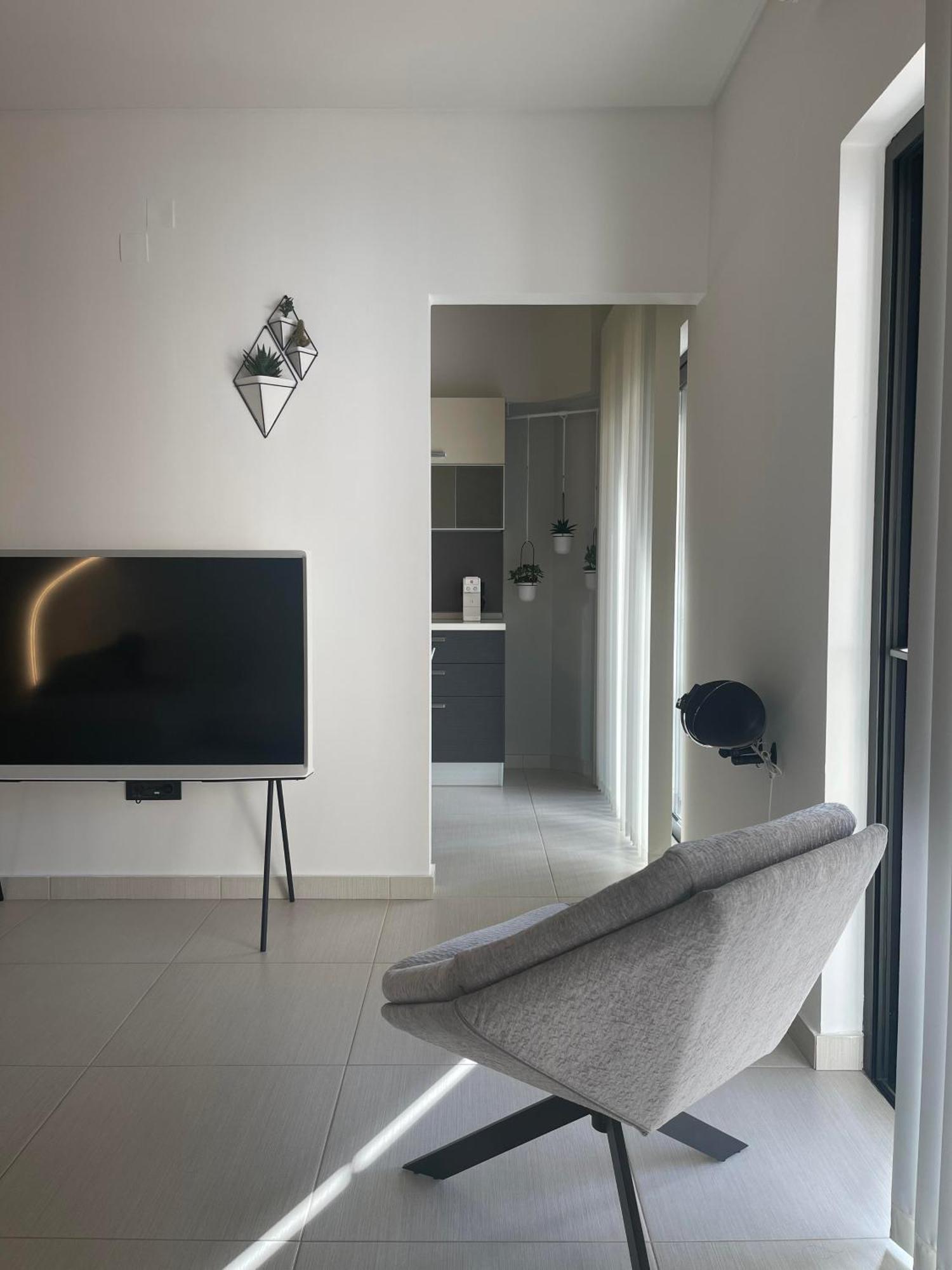 Omni House White Apartment อิโออันนินา ภายนอก รูปภาพ